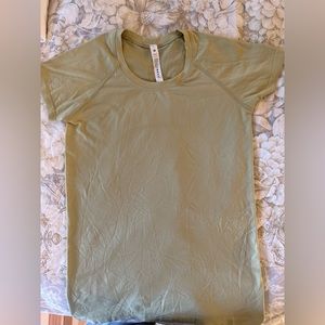 Lululemon top - Size 8